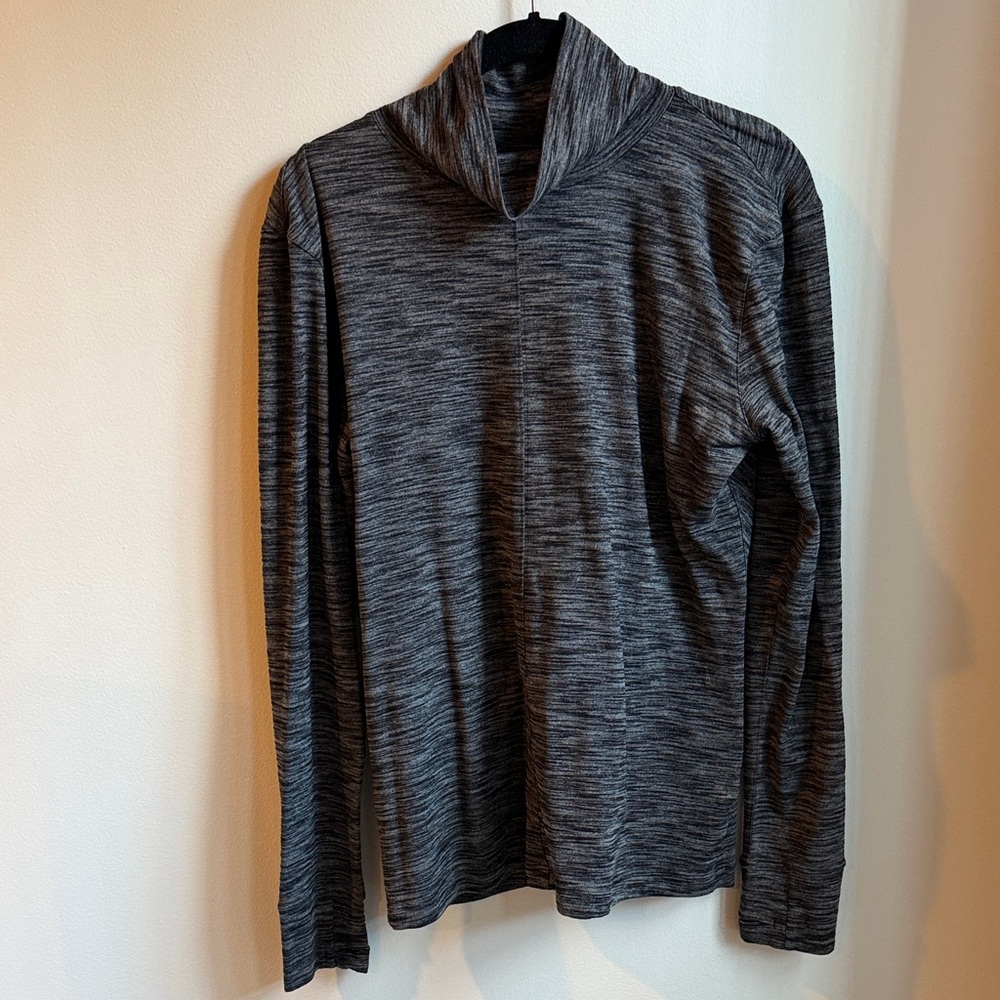 Lululemon Long Sleeve Mock Neck peephole back Sz 10